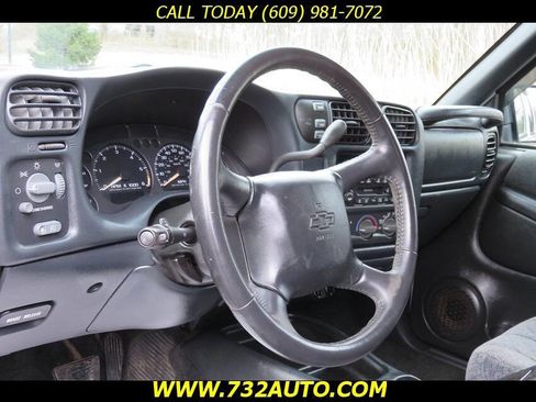 Used 2002 Chevrolet S10 Pickup LS w/ ZR5 Appearance Pkg AWD/4WD image 23