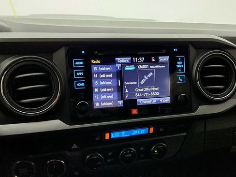Used 2018 Toyota Tacoma TRD Sport image 17