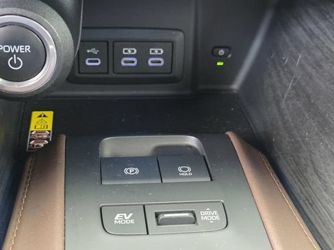 Used 2023 Toyota Venza Limited AWD/4WD image 24
