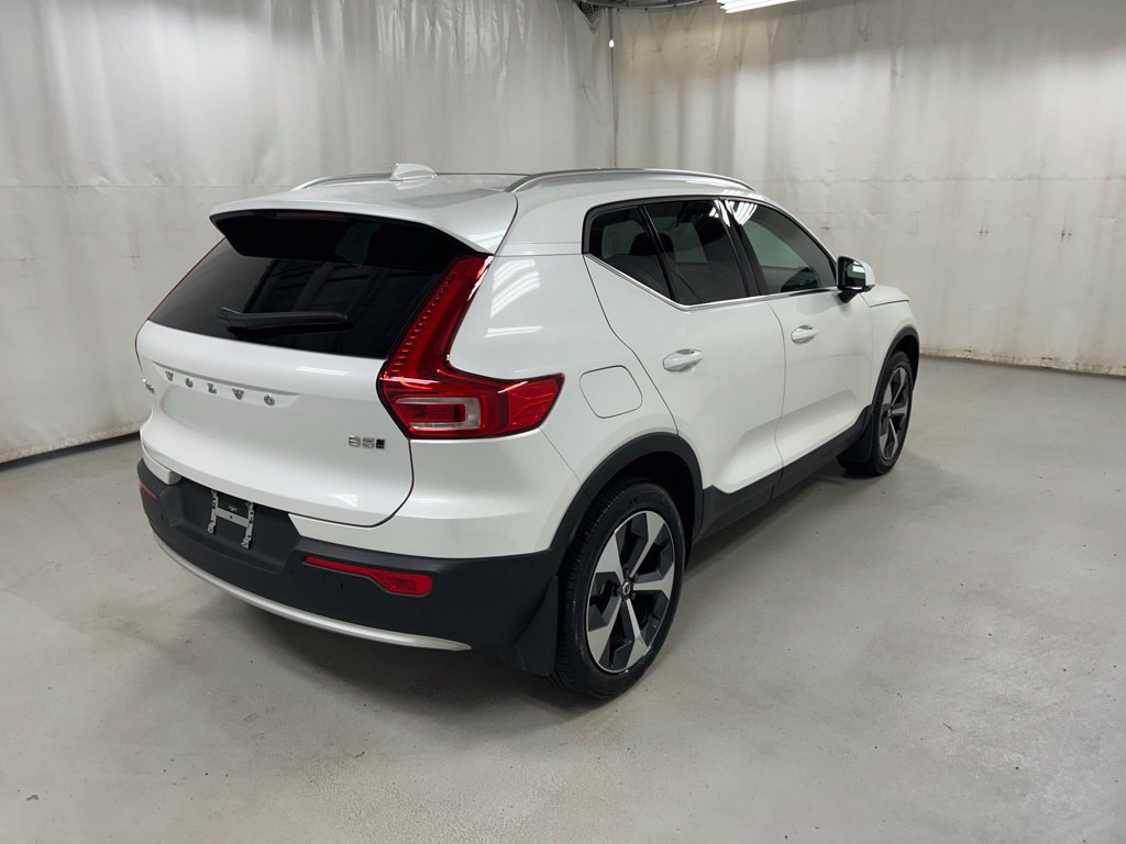 Used 2025 Volvo XC40 B5 Plus AWD/4WD image 4