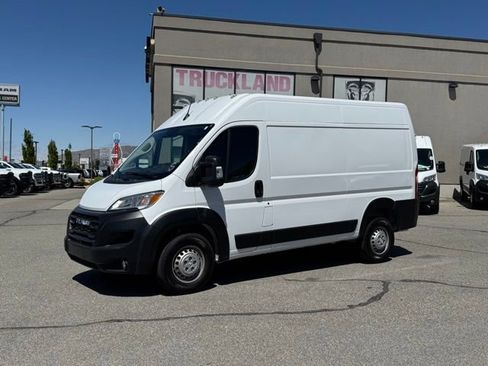 Used 2025 RAM ProMaster 2500 w/ Convenience Group FWD image 1