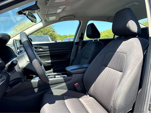Used 2024 Nissan Altima 2.5 SV FWD image 13