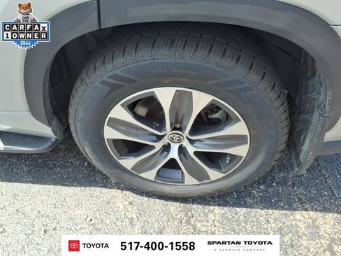 Used 2022 Toyota Highlander XLE AWD/4WD image 10