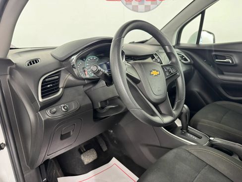 Used 2018 Chevrolet Trax LS AWD/4WD image 10