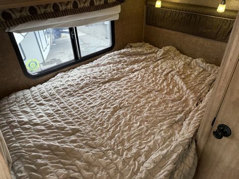 Used 2014 Mercedes-Benz Sprinter 3500 image 63