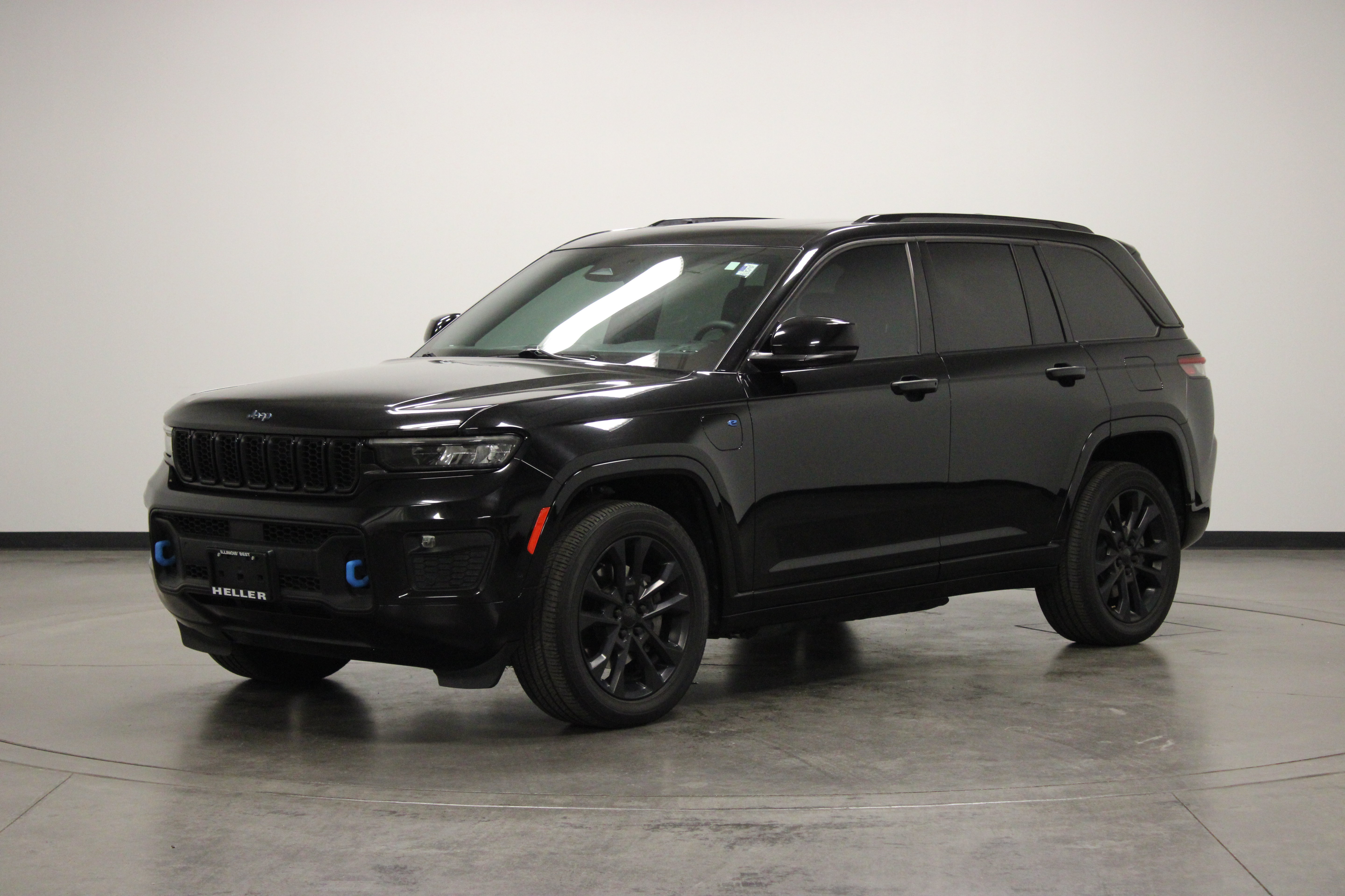 Used 2023 Jeep Grand Cherokee Overland AWD/4WD image 4