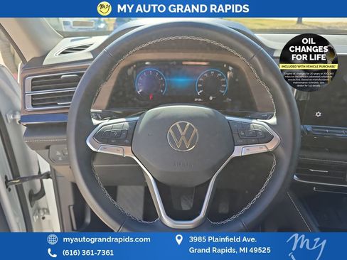 Used 2025 Volkswagen Atlas SE image 14