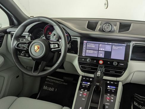 New 2026 Porsche Macan image 22