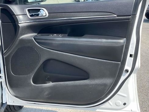 Used 2018 Jeep Grand Cherokee Limited image 27