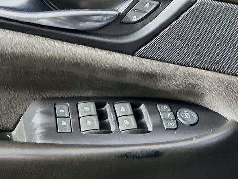 Used 2019 Cadillac Escalade Platinum RWD image 17