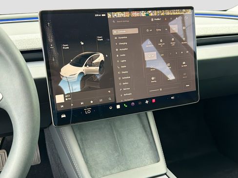 Used 2024 Tesla Model 3 Standard Range image 28