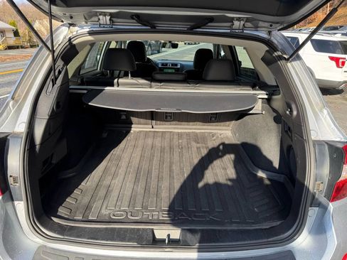 Used 2017 Subaru Outback 2.5i Limited image 5
