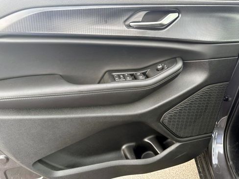 New 2025 Jeep Grand Cherokee L Altitude image 10