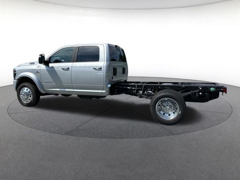 New 2027 RAM 4500 4x4 Crew Cab DRW w/ Laramie Trim Package image 2