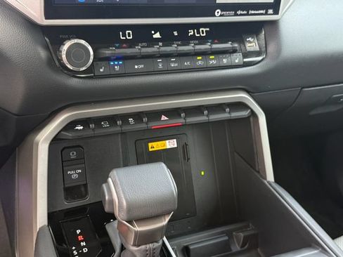 Used 2024 Toyota Tundra Limited AWD/4WD image 15