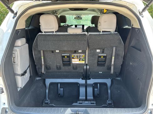 Used 2026 Toyota Sienna LE FWD image 7