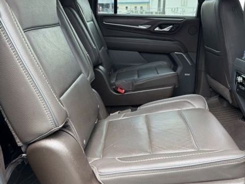 Used 2021 GMC Yukon XL Denali w/ Denali Premium Package AWD/4WD image 25