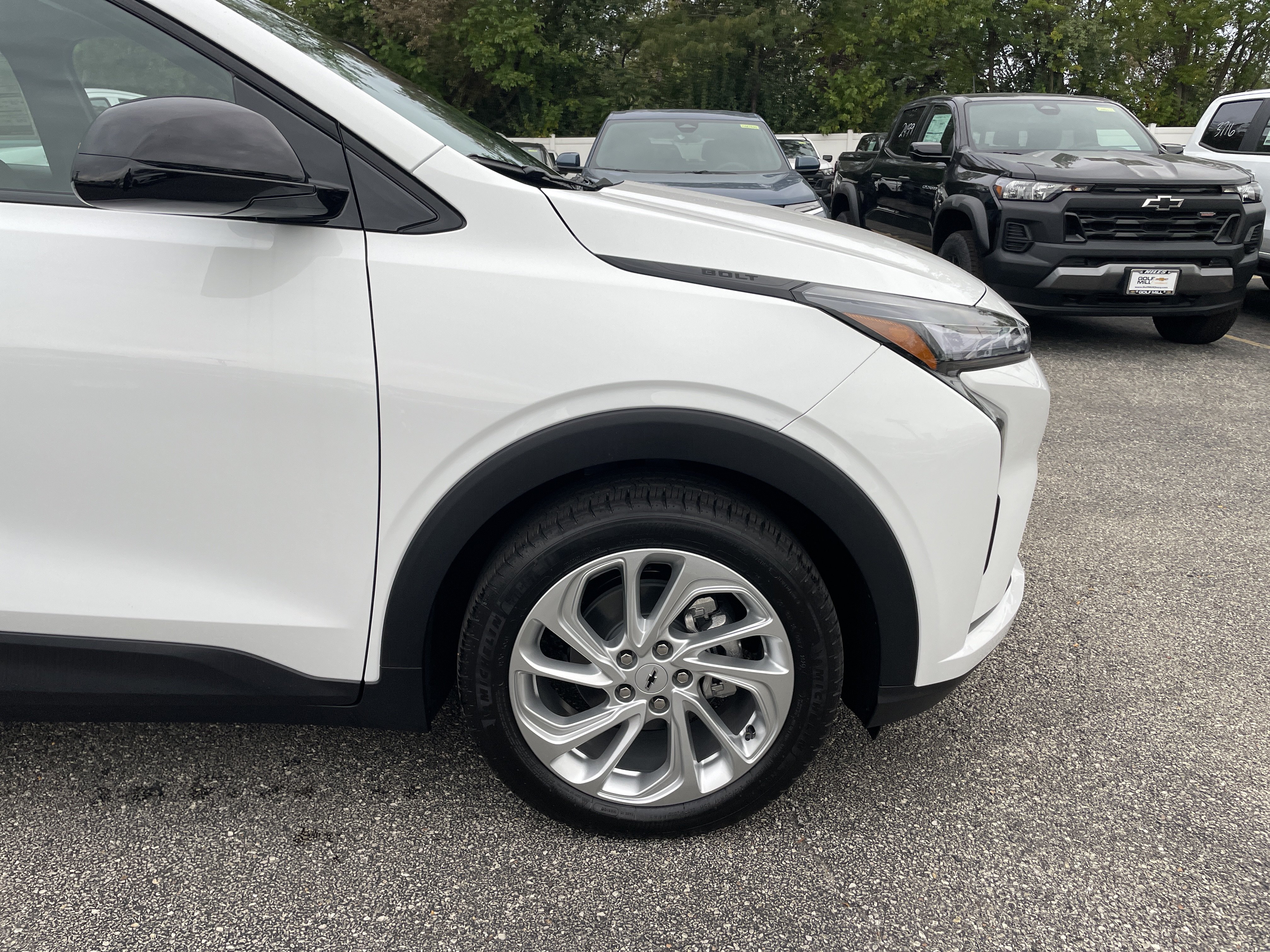 New 2027 Chevrolet Bolt LT w/ Comfort Package FWD image 32