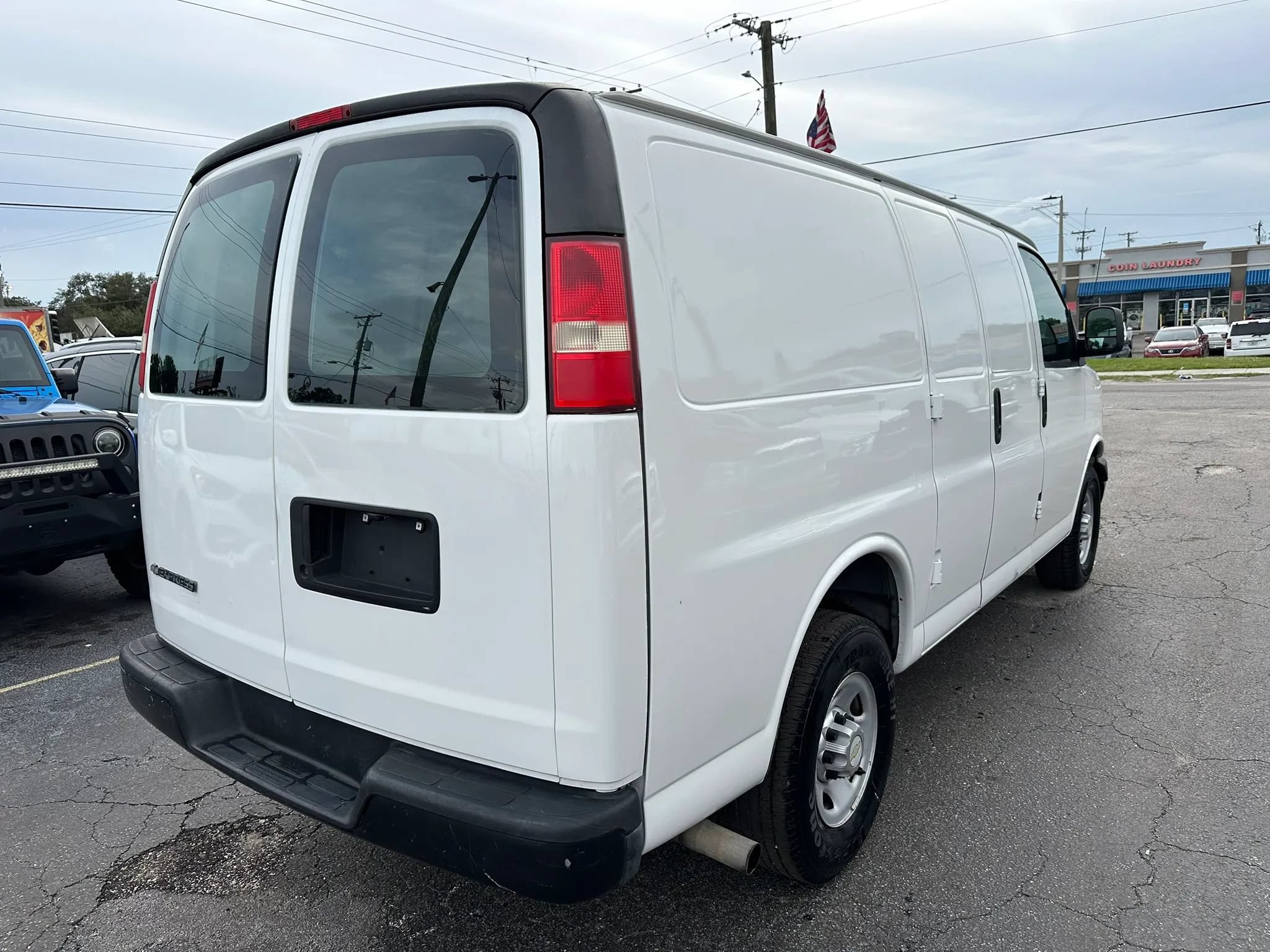 Used 2012 Chevrolet Express 2500 RWD image 5
