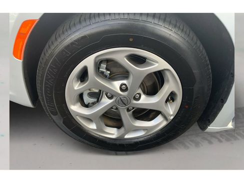 Used 2024 Chrysler Pacifica Limited image 23