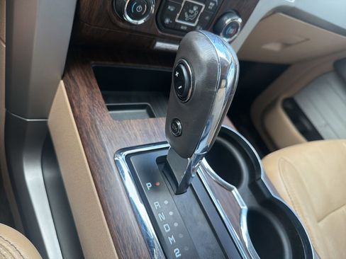 Used 2014 Ford F150 Lariat w/ Lariat Chrome Package AWD/4WD image 17