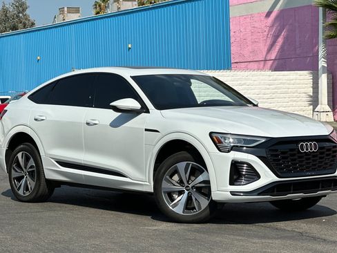 Used 2024 Audi Q8 e-tron Premium image 2
