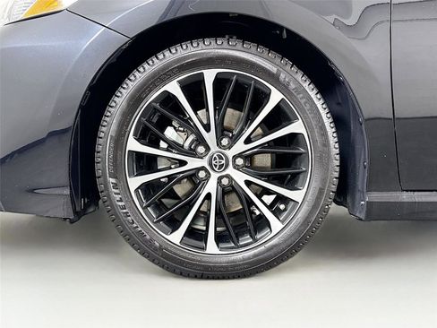 Used 2018 Toyota Camry SE w/ Convenience Package FWD image 40