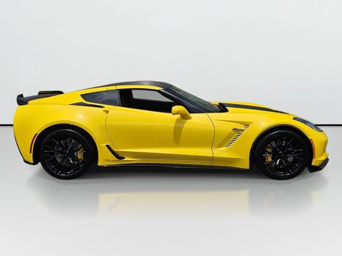 Used 2016 Chevrolet Corvette Z06 w/ 3LZ Preferred Equipment Group RWD image 8