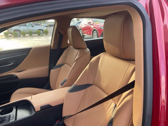 Certified 2025 Lexus ES 300h w/ Luxury Package FWD image 4