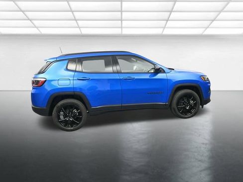 New 2026 Jeep Compass Latitude image 9