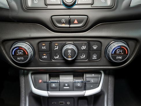 Used 2023 GMC Terrain SLE w/ Driver Convenience Package image 18