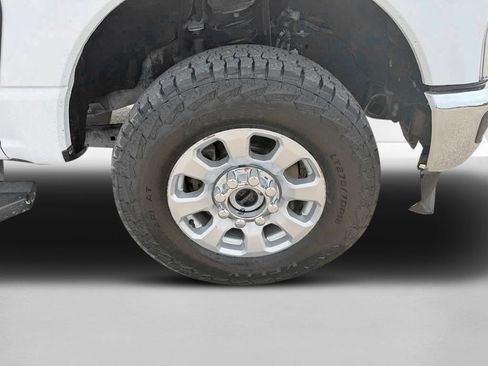 Used 2024 Ford F250 XLT w/ FX4 Off-Road Package AWD/4WD image 33
