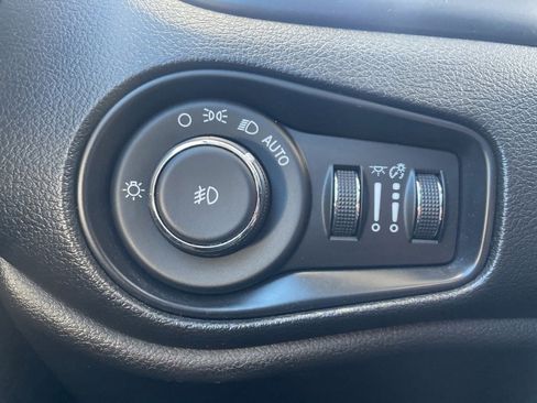 Used 2018 Jeep Renegade Limited w/ UConnect 8.4 Nav Group image 24