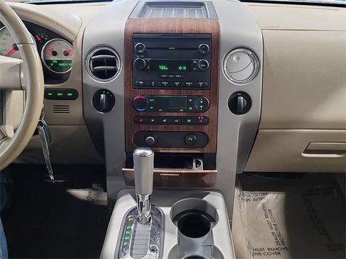 Used 2004 Ford F150 Lariat image 12