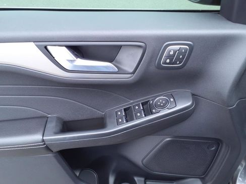 Used 2022 Ford Escape Titanium image 10