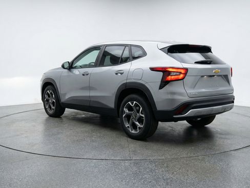 Used 2025 Chevrolet Trax LT image 6