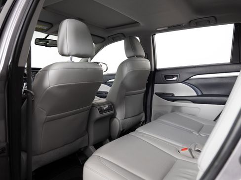 Used 2015 Toyota Highlander XLE image 20