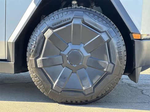 Used 2024 Tesla Cybertruck AWD Crew Cab image 44