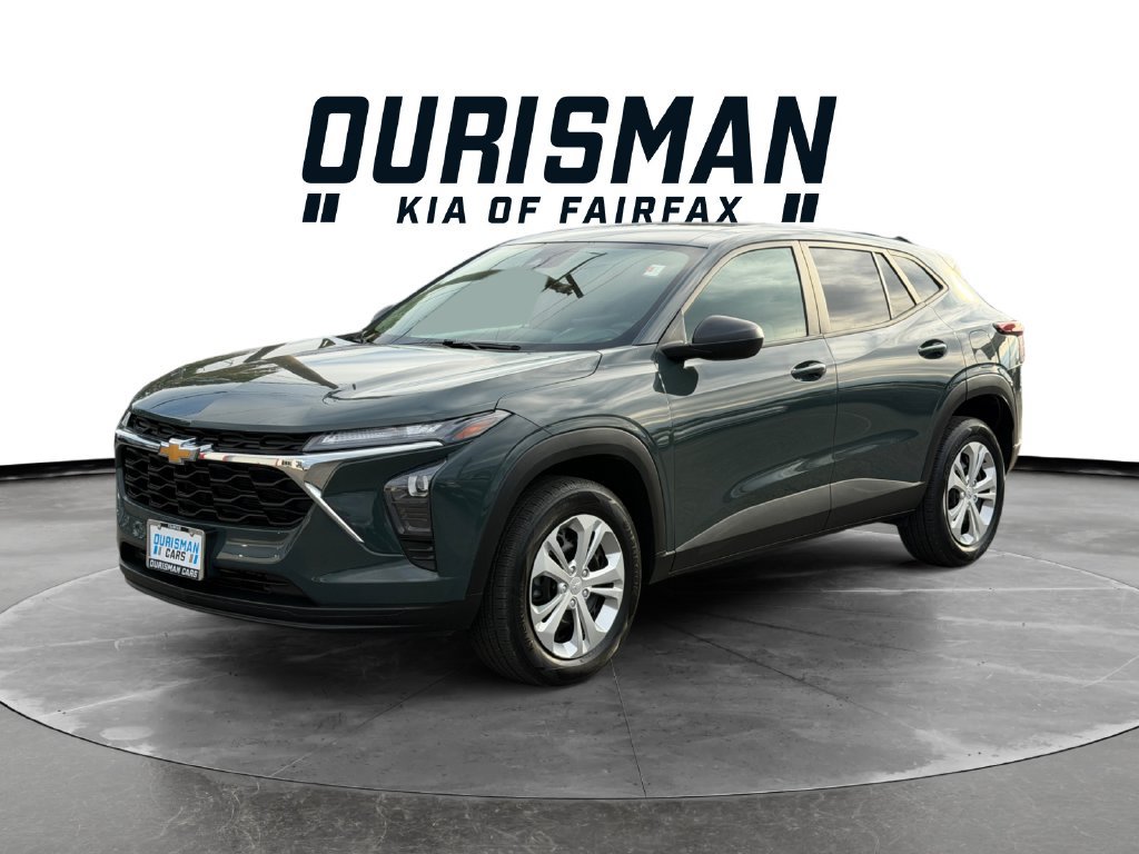 Used 2025 Chevrolet Trax LS w/ Driver Confidence Package FWD image 2