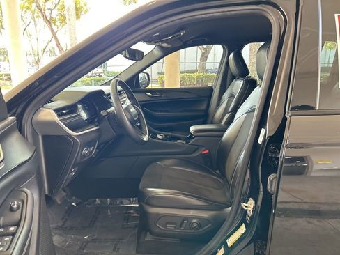 Used 2023 Jeep Grand Cherokee L Altitude image 5