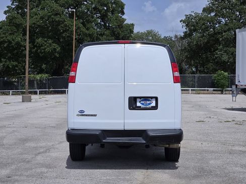 Used 2021 Chevrolet Express 2500 w/ Driver Convenience Package RWD image 6