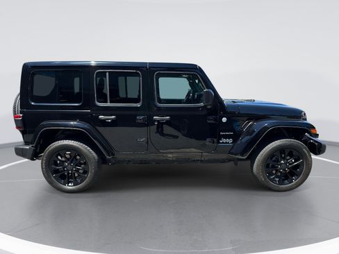 Used 2024 Jeep Wrangler Unlimited Sahara w/ Technology Group AWD/4WD image 4