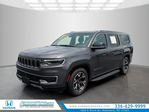 Used 2024 Jeep Wagoneer L Series III w/ Flexible Seating Group AWD/4WD image 1