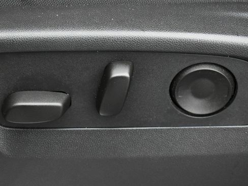 Used 2025 Chevrolet Silverado 1500 LT image 14