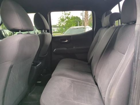 Used 2018 Toyota Tacoma TRD Off-Road AWD/4WD image 15