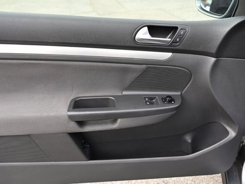 Used 2009 Volkswagen GTI 2-Door image 26