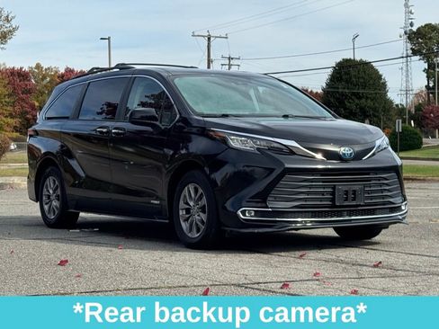 Used 2021 Toyota Sienna XLE w/ XLE Plus Package image 11