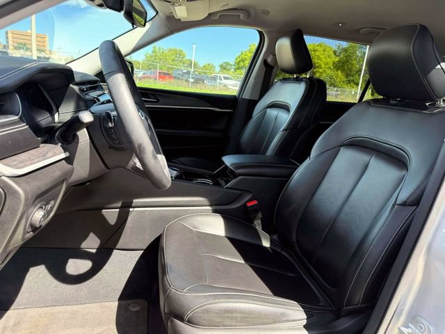 Used 2023 Jeep Grand Cherokee L Limited AWD/4WD image 19