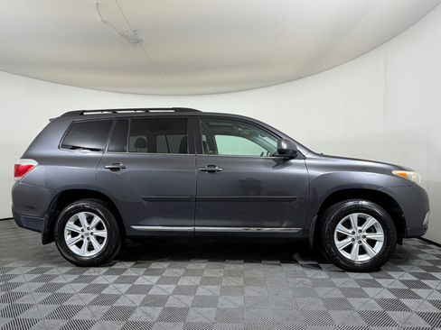 Used 2013 Toyota Highlander SE FWD image 8