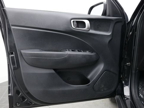 Used 2024 Hyundai Venue SEL FWD image 12